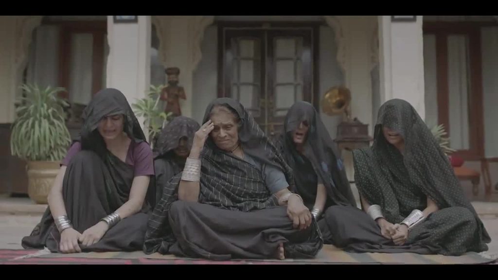The general reaction after the currency announcement. (Courtesy Radio Mirchi)