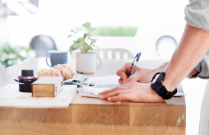 How to learn and ace in business writing. (Pexels)