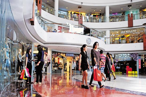 Fresher jobs in retail is a booming arena, open to all graduates. (Image: What's Up Life)
